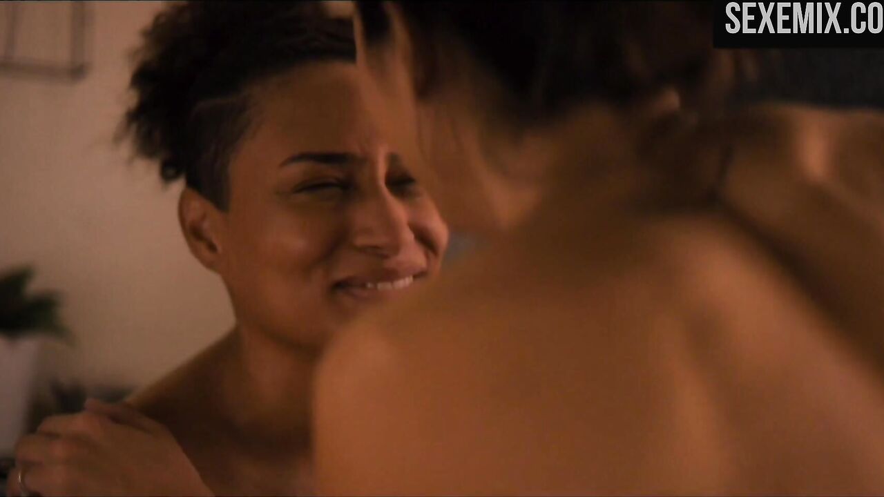 Rosanny Zayas, Arienne Mandi beim Baden im Badezimmer – The L Word: Generation Q