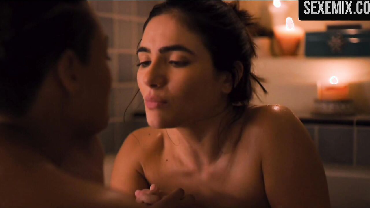 Rosanny Zayas, Arienne Mandi beim Baden im Badezimmer – The L Word: Generation Q