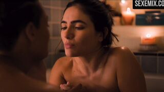 Rosanny Zayas, Arienne Mandi bathing in the bathroom - The L Word: Generation Q