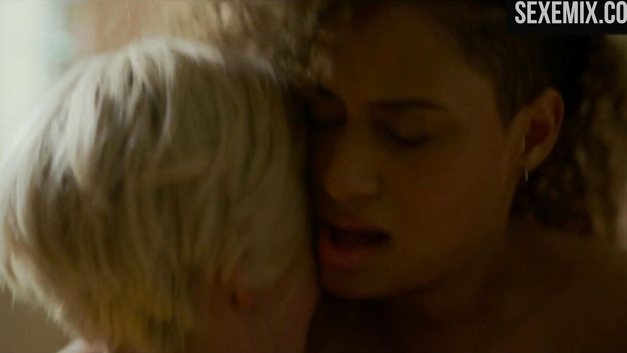 Rosanny Zayas, Jacqueline Toboni pussy licking- The L Word: Generation Q