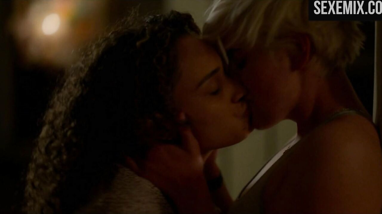 Rosanny Zayas, Jacqueline Toboni pussy licking- The L Word: Generation Q