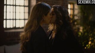 Arienne Mandi, Sepideh Moafi kiss on the rain - The L Word: Generation Q