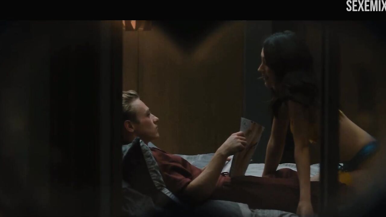 Natasha Bordizzo seduces Ben Hardy - The Voyeurs