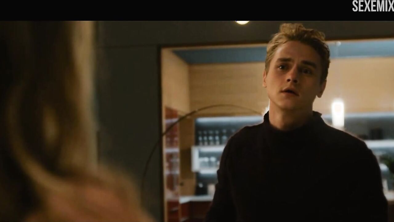 Full Scene Sydney Sweeney and Ben Hardy - The Voyeurs