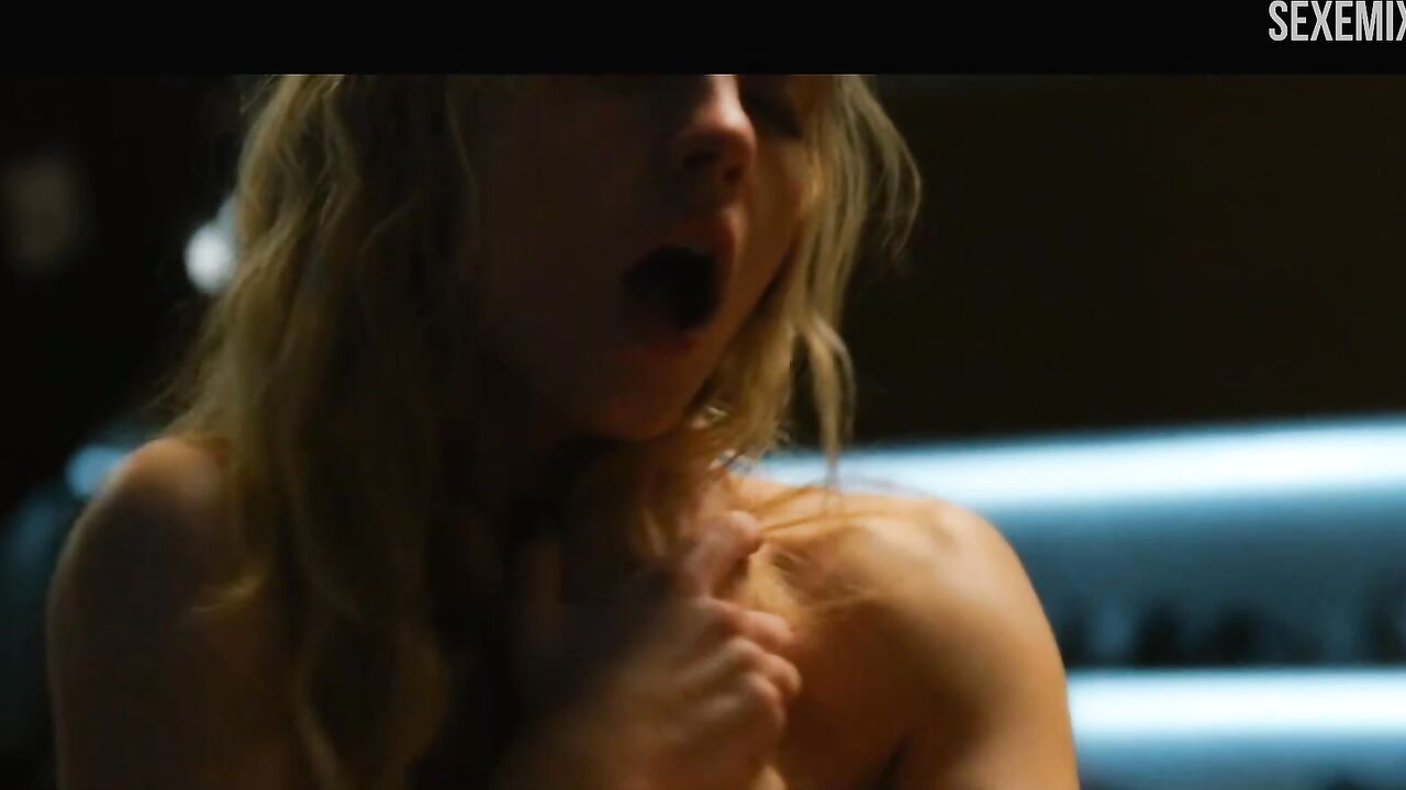 Sydney Sweeney breasts, cowgirl sex in - The Voyeurs