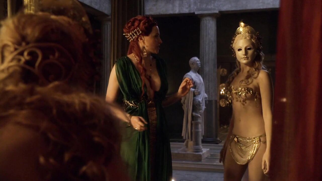 Sexy Brooke Harman scene in series - Spartacus