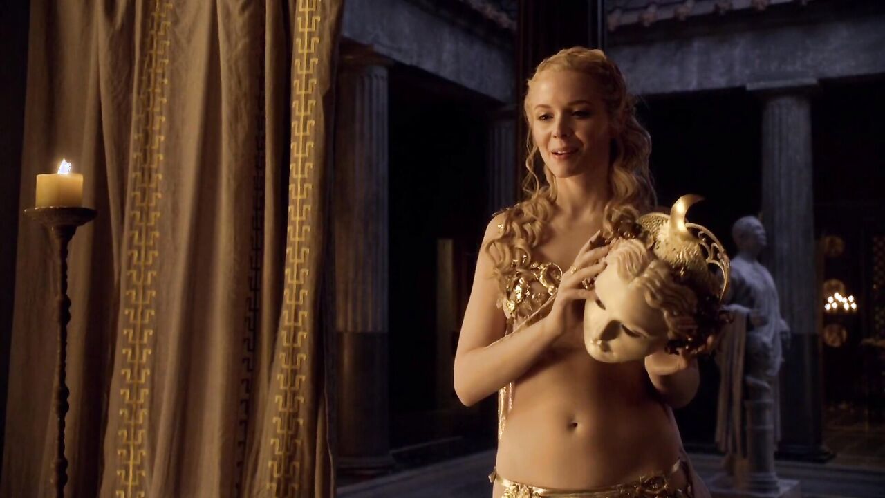 Sexy Brooke Harman scene in series - Spartacus