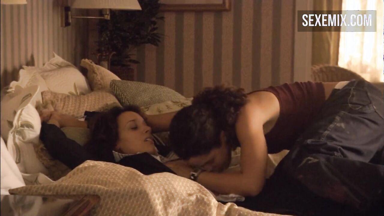 Candace fucks Bette on the couch. sex scenes from series The L Word