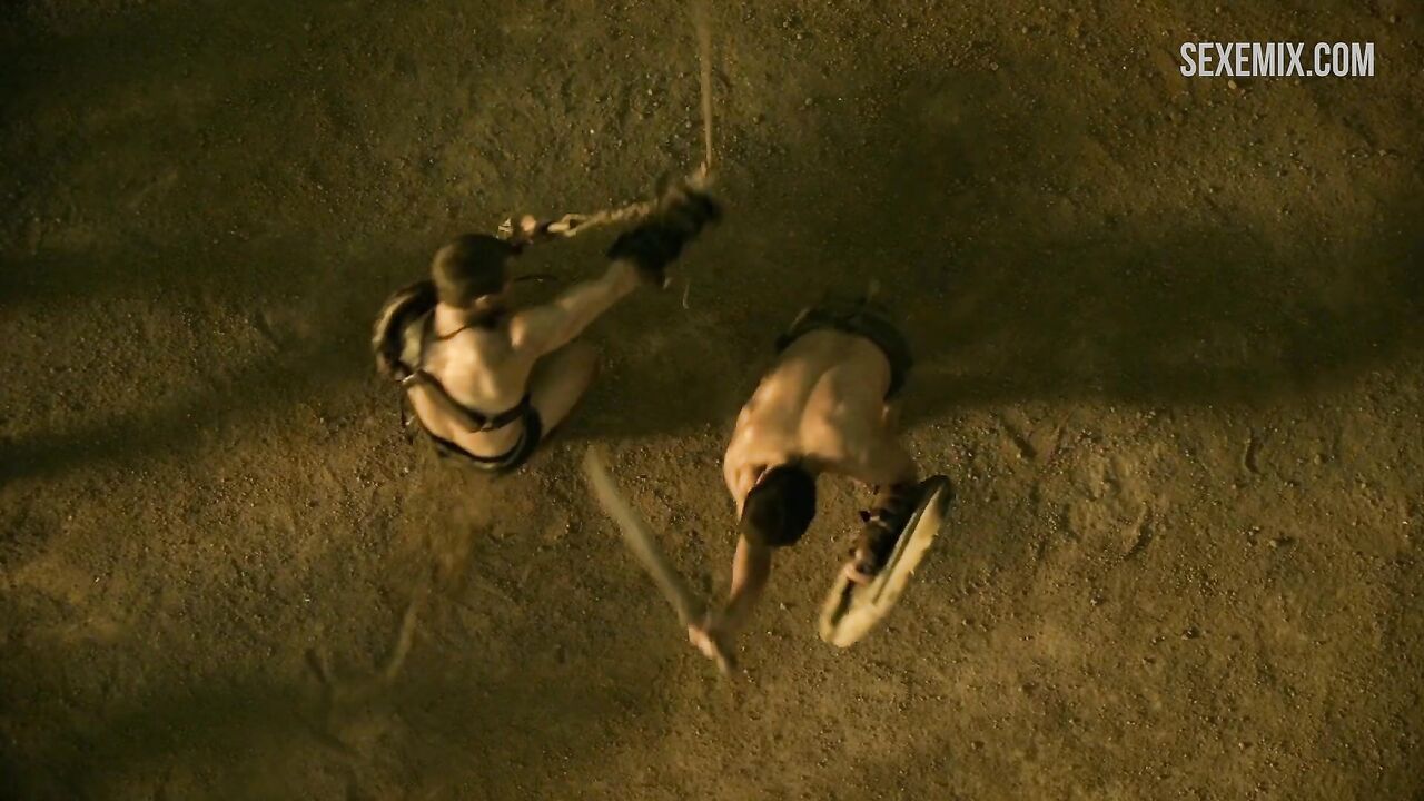 Slaves having sex with Ganniс threesome scene in Spartacus