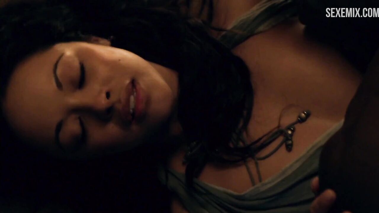 Sexszene mit Marisa Ramirez in - Spartacus