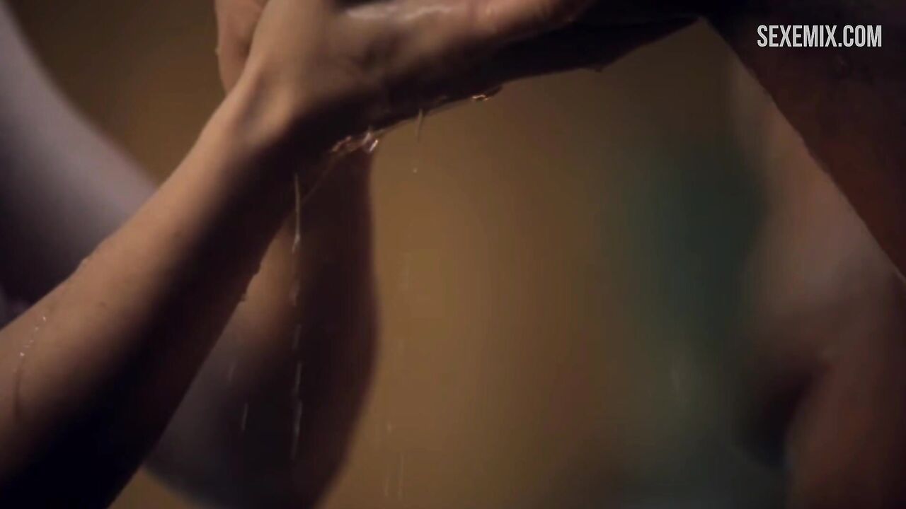 Naked Anna Hutchison Bathing, scene in - Spartacus