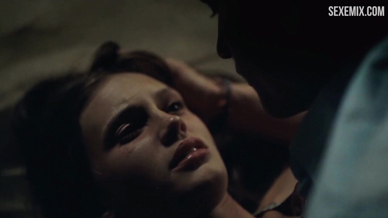 Marine Vacth Strandsexszene in Young & Beautiful