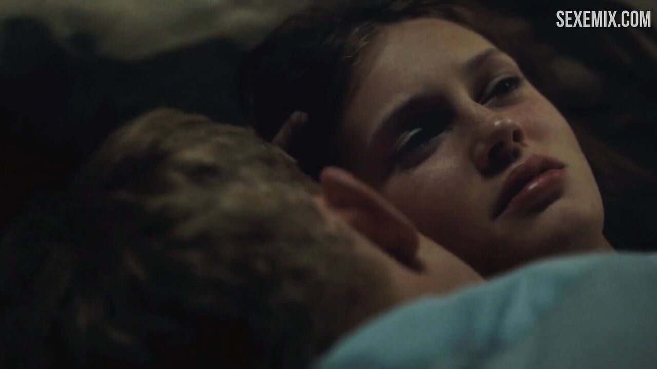 Marine Vacth Strandsexszene in Young & Beautiful