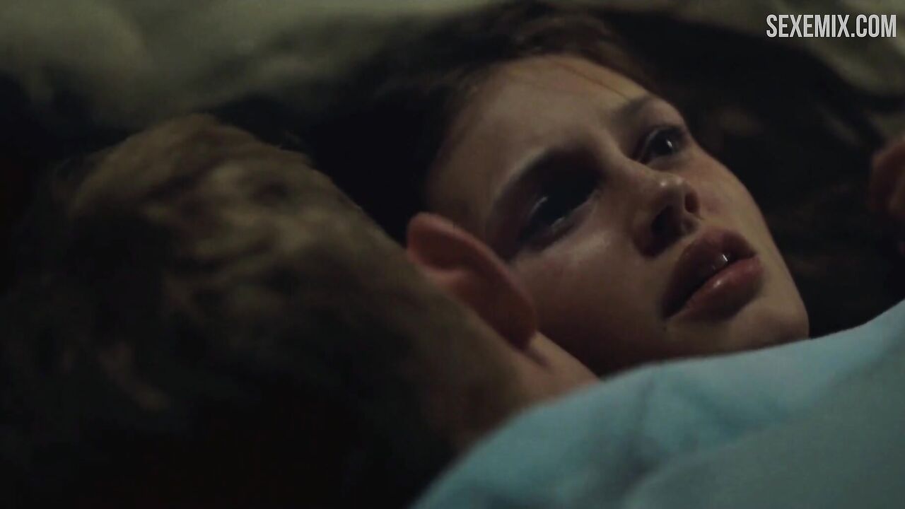 Marine Vacth Strandsexszene in Young & Beautiful