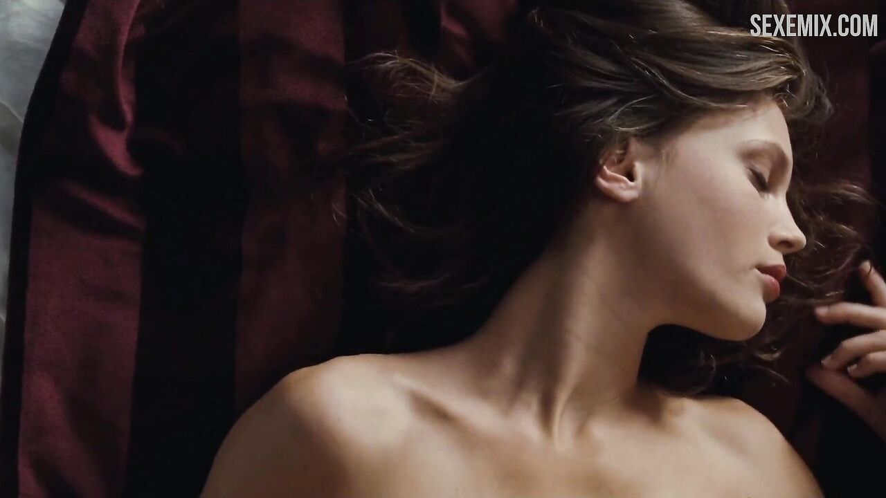 Marine Vacth Sexszene in - Jung und schön