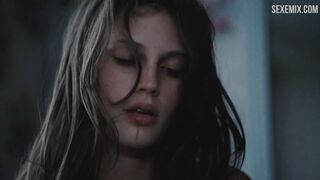 Marine Vacth leckt Finger während der Sexszene - Young & Beautiful