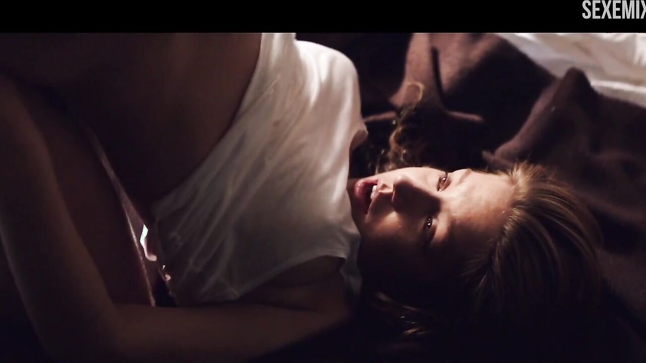 Adele Exarchopoulos sex scene in Racer and the Jailbird