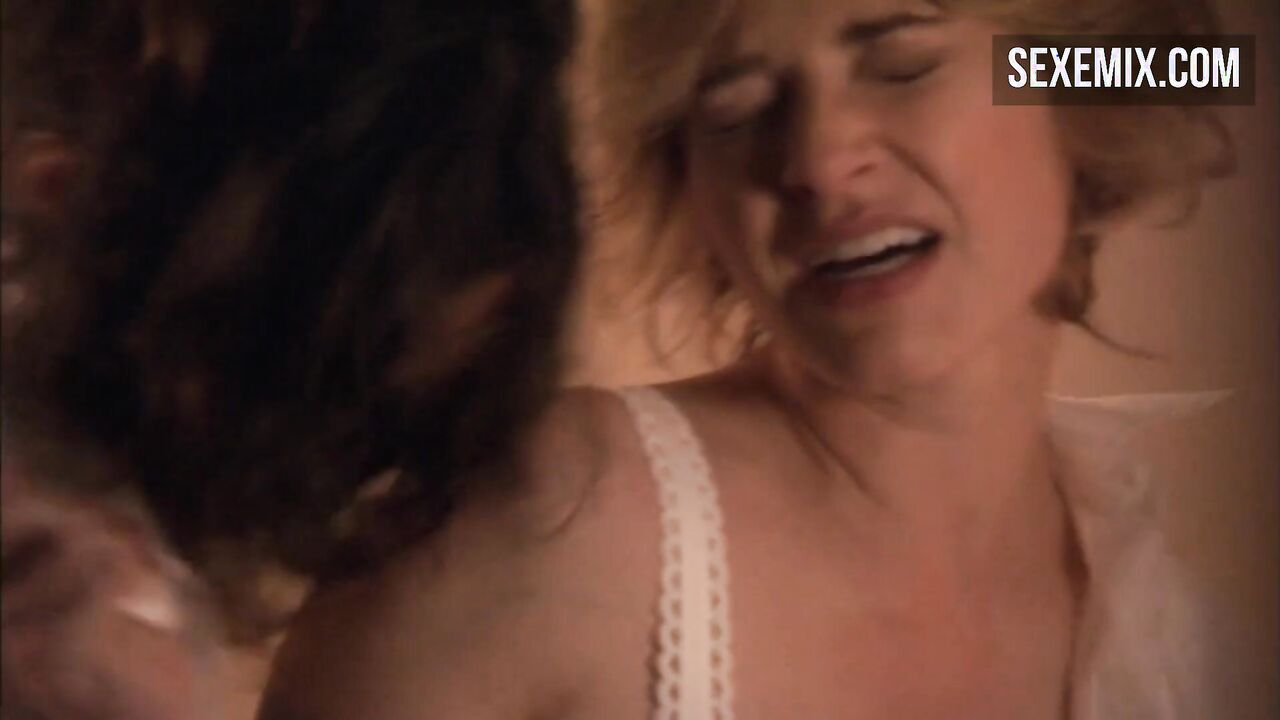 Leisha Hailey (Alice) and Erin Daniels (Dana) Strapon sex - The L Word