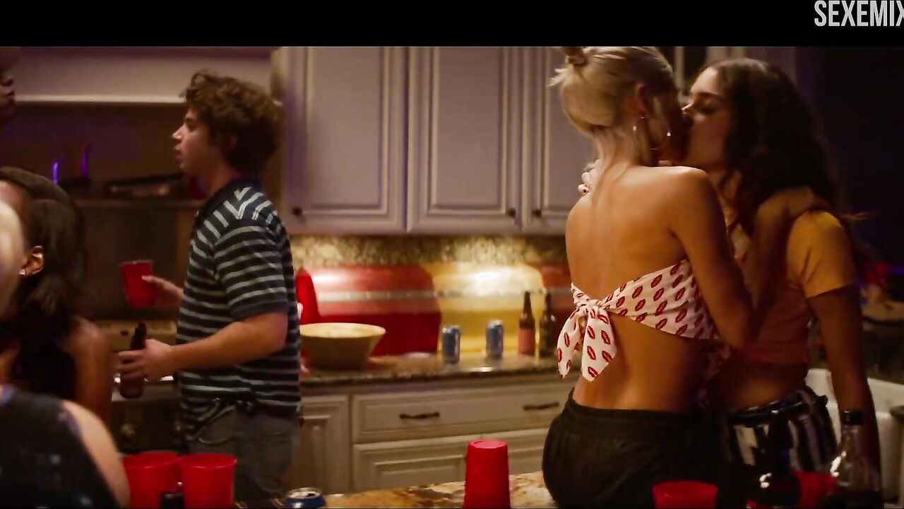 Pia Mia and Khadijha Red Thunder kiss scene in After