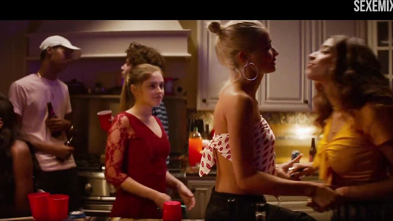 Pia Mia and Khadijha Red Thunder kiss scene in After