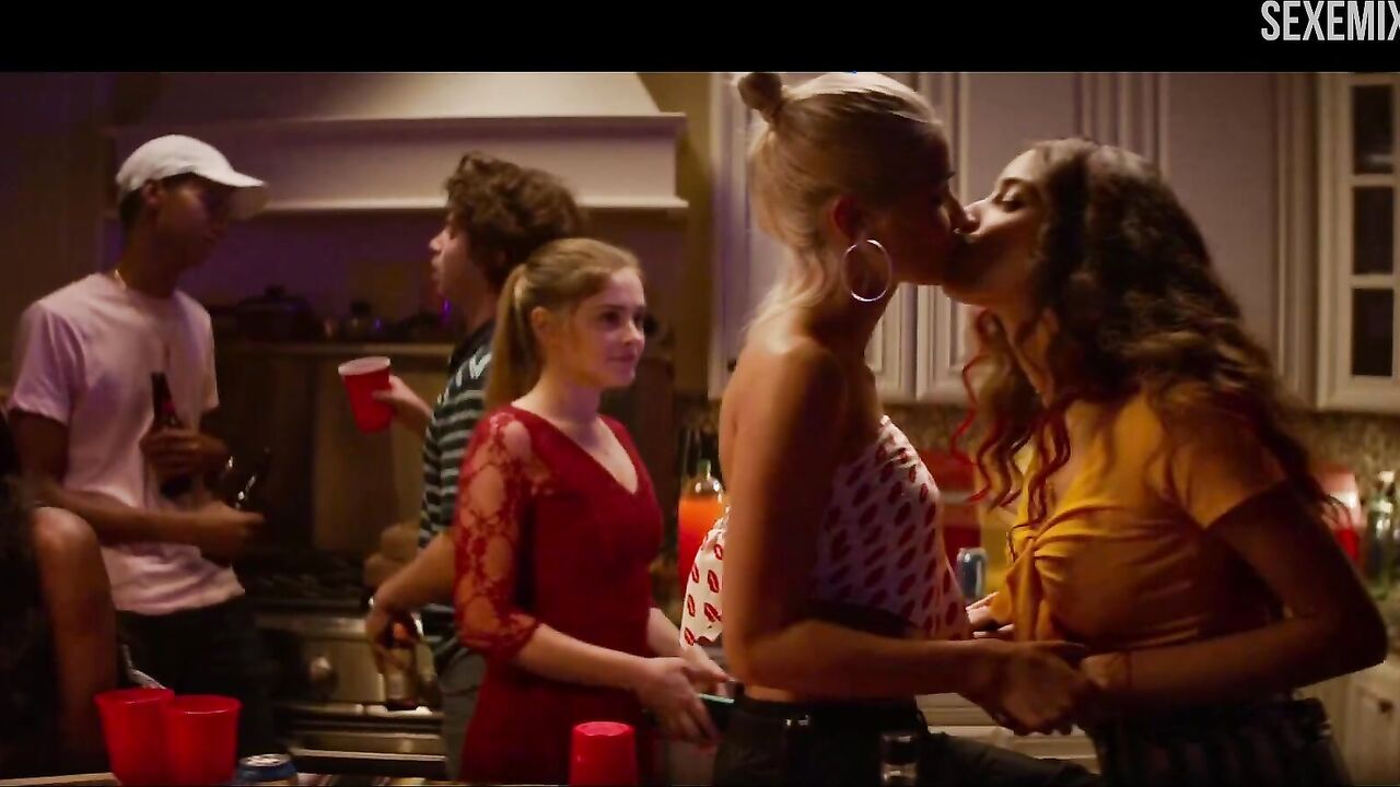 Pia Mia and Khadijha Red Thunder kiss scene in After