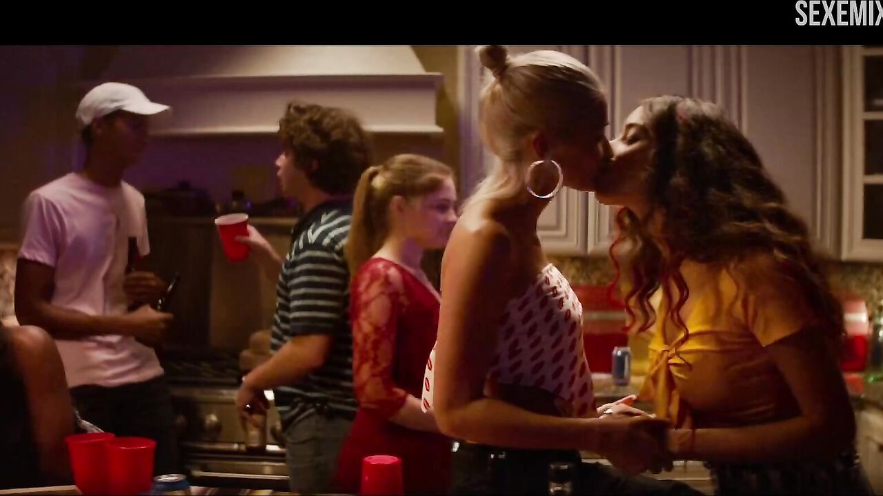 Pia Mia and Khadijha Red Thunder kiss scene in After