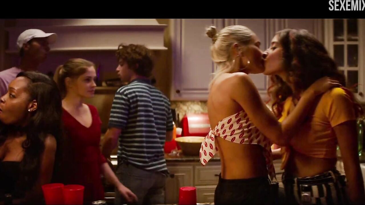 Pia Mia and Khadijha Red Thunder kiss scene in After