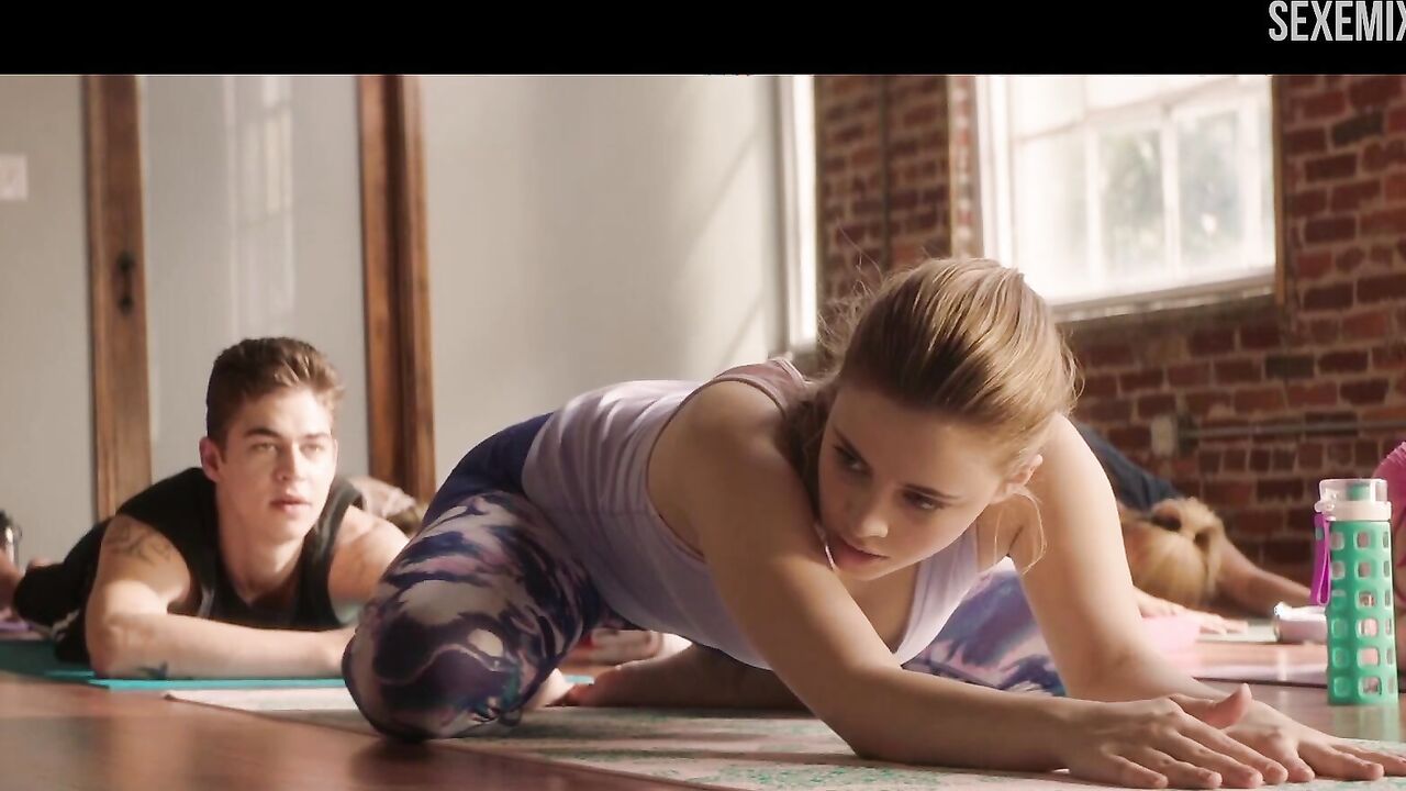 Josephine Langford Yoga, Sexy Szene in After We Collided