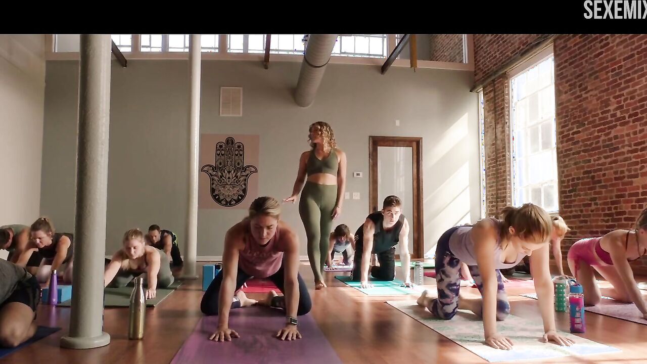 Josephine Langford Yoga, Sexy Szene in After We Collided