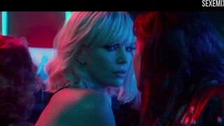 Sofia Boutella und Charlize Theron küssen sich in Atomic Blonde