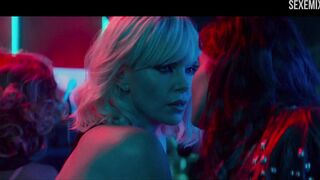 Sofia Boutella und Charlize Theron küssen sich in Atomic Blonde