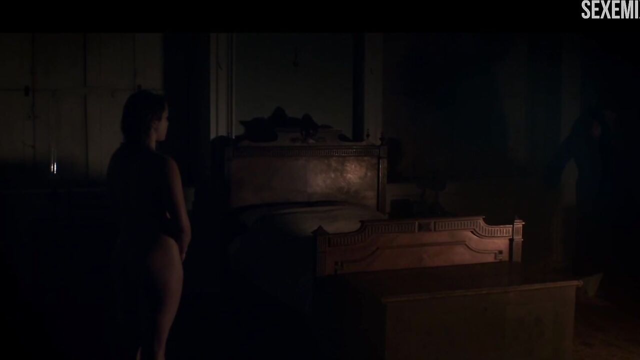 Florence Pugh nude, Butt Scene in Lady Macbeth