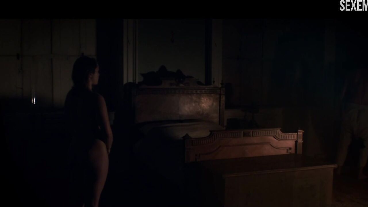 Florence Pugh nude, Butt Scene in Lady Macbeth