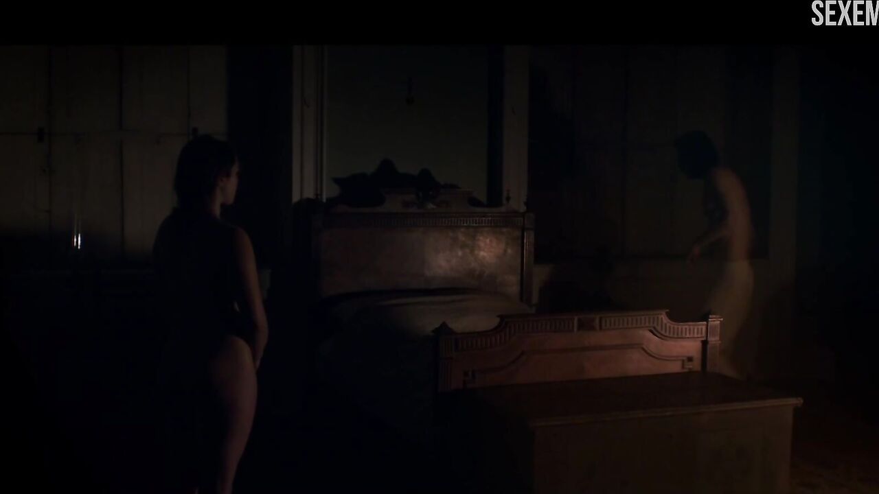 Florence Pugh nude, Butt Scene in Lady Macbeth