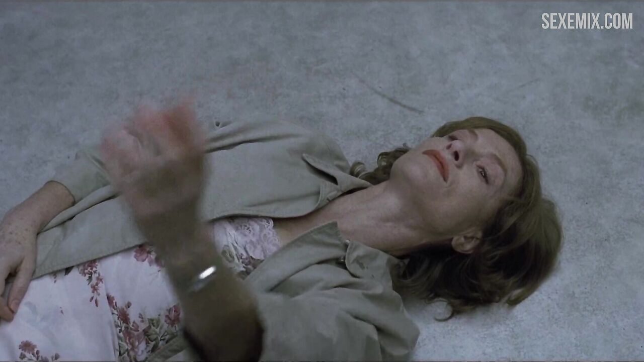 Isabelle Huppert Fucking in floor, scene in Piano Teacher