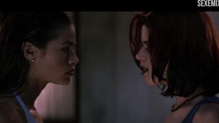 Neve Campbell girl fight in pool, Scene in Wild Things