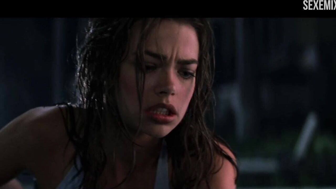 Denise Richards Lesbian Scene in Wild Things