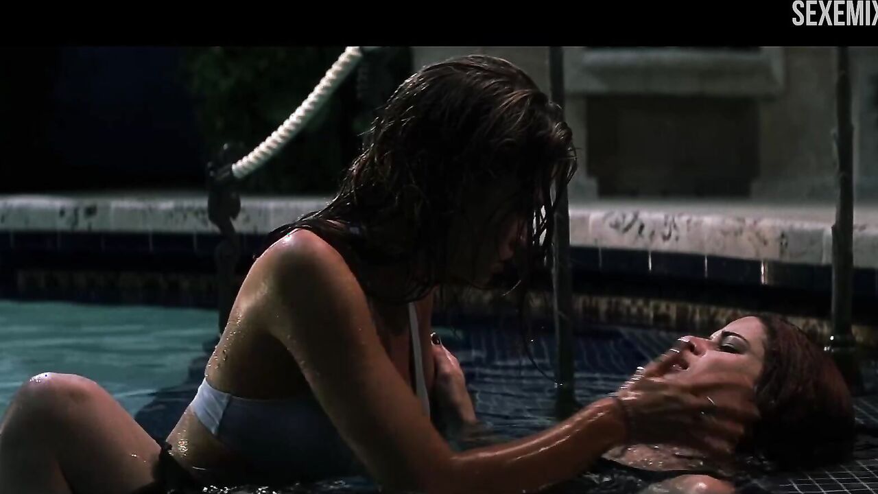 Denise Richards Lesbian Scene in Wild Things