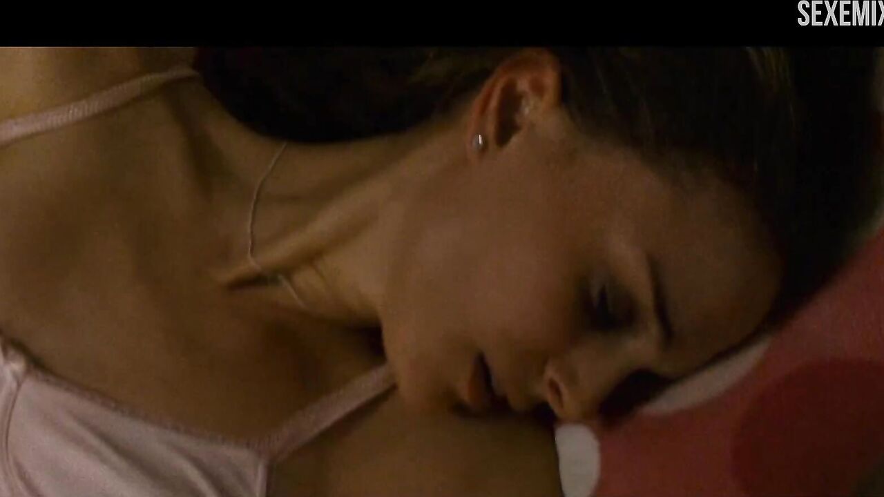 Natalie Portman lesbian scene in Black Swan