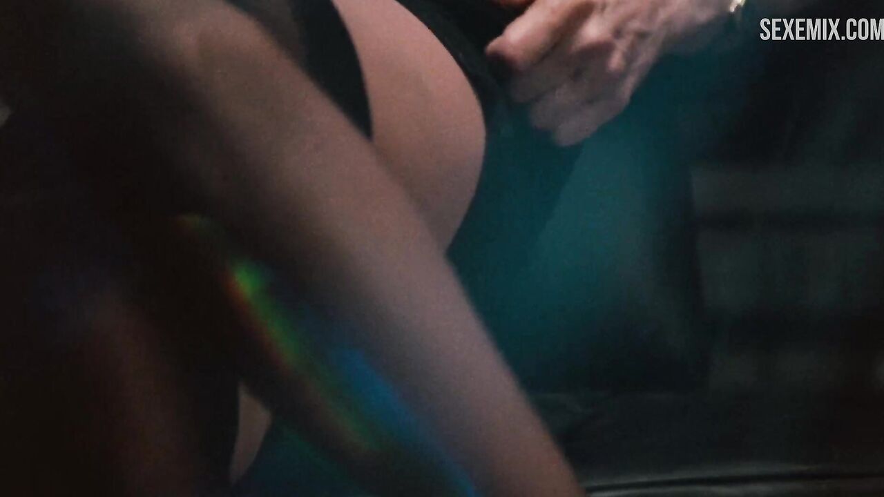 Kim Basinger masturbates, Scene in 9 1/2 Weeks