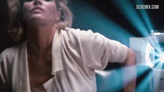 Kim Basinger masturbates, Scene in 9 1/2 Weeks