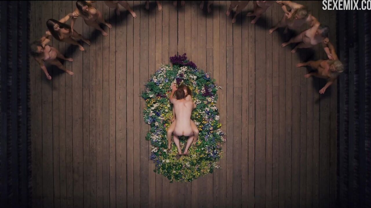 Isabelle Grill sex on a floor of flowers scene in Midsommar