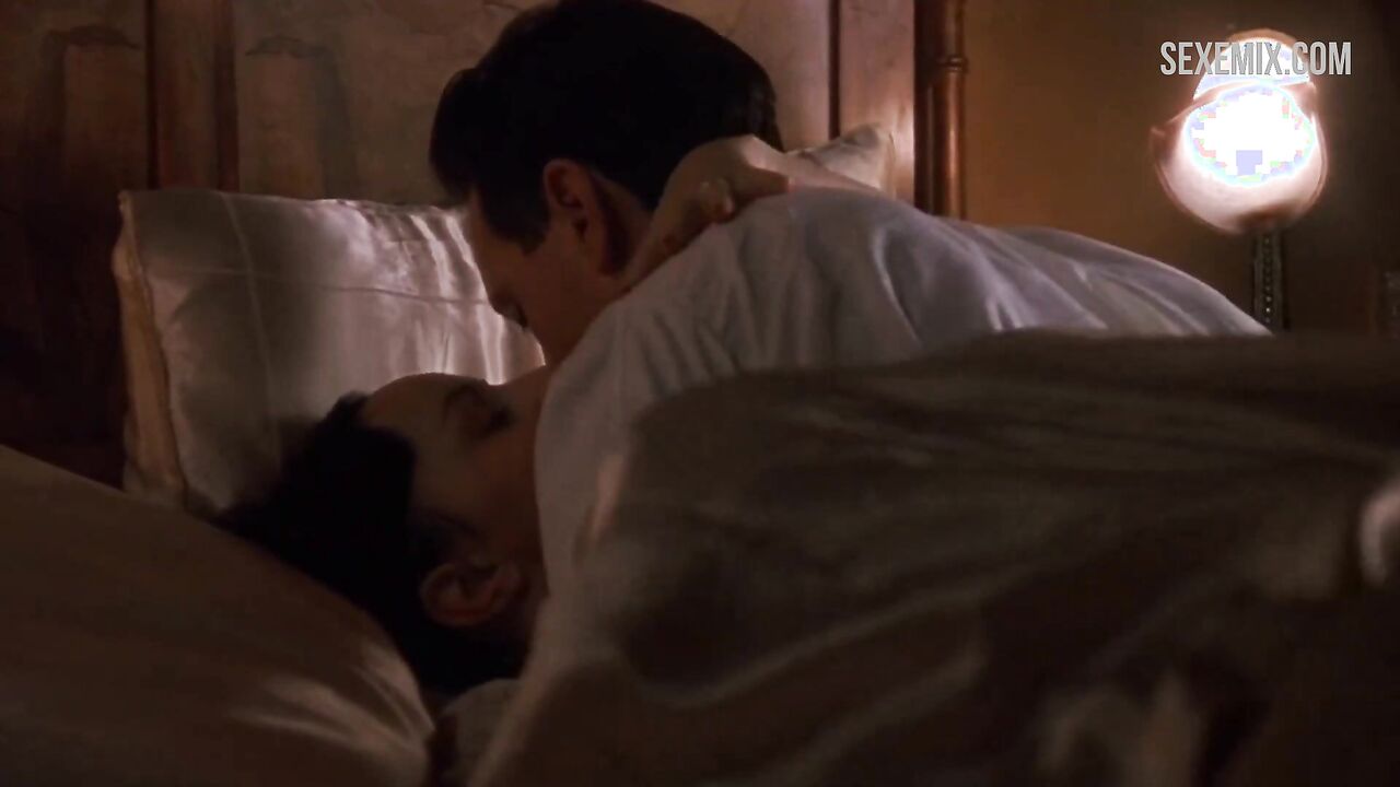 Maria de Medeiros sex in bed, scene in Henry & June