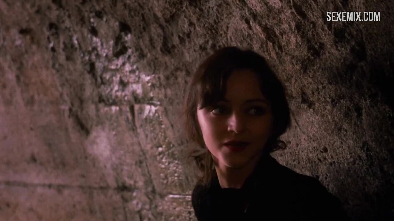 Maria de Medeiros having sex in the tunnel, scene in Henry & June