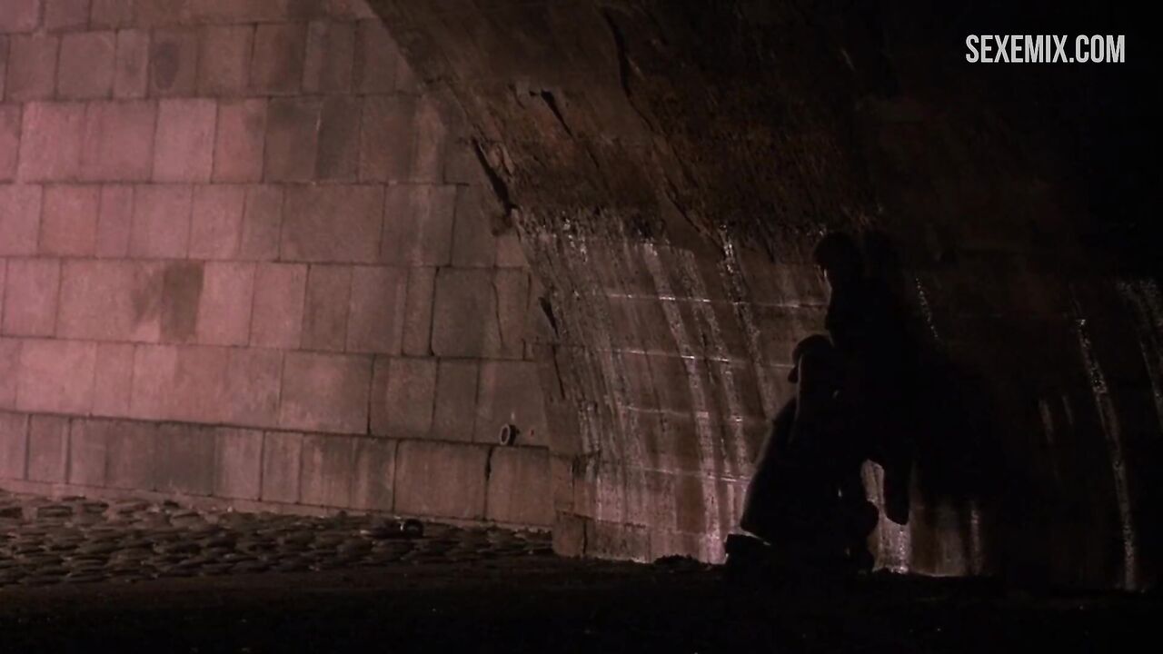 Maria de Medeiros having sex in the tunnel, scene in Henry & June