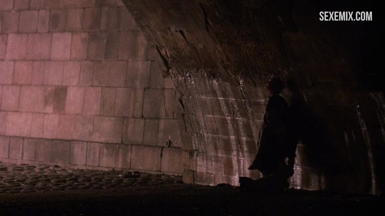 Maria de Medeiros having sex in the tunnel, scene in Henry & June