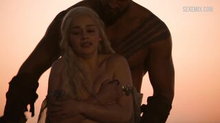 Nackte Brüste von Emilia Clarke, Szene in Game of Thrones