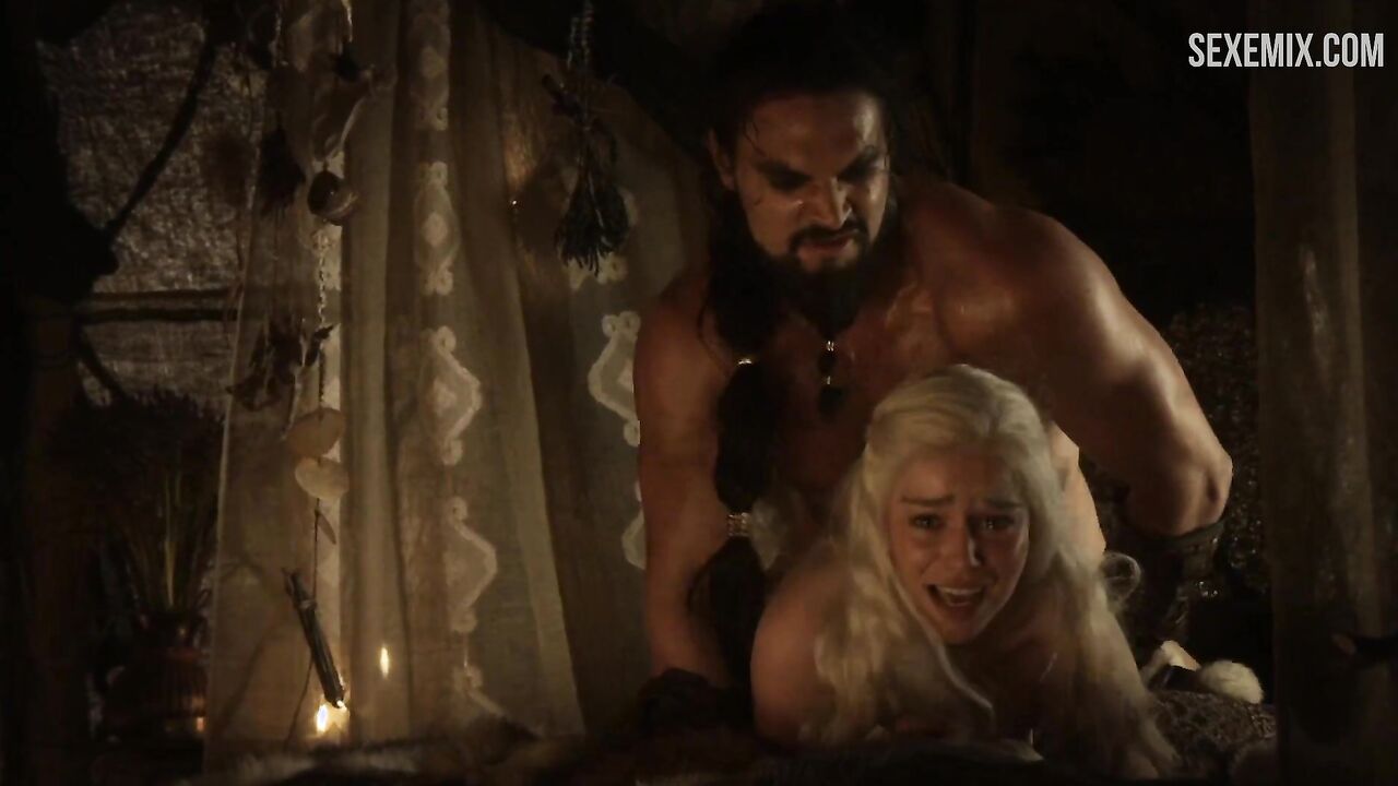 Emilia Clarke doggy style, scene in Game of Thrones