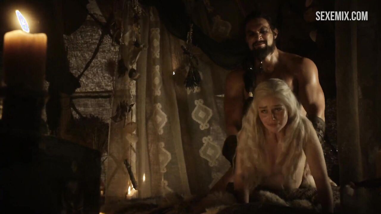 Emilia Clarke doggy style, scene in Game of Thrones