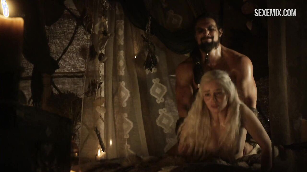 Emilia Clarke doggy style, scene in Game of Thrones